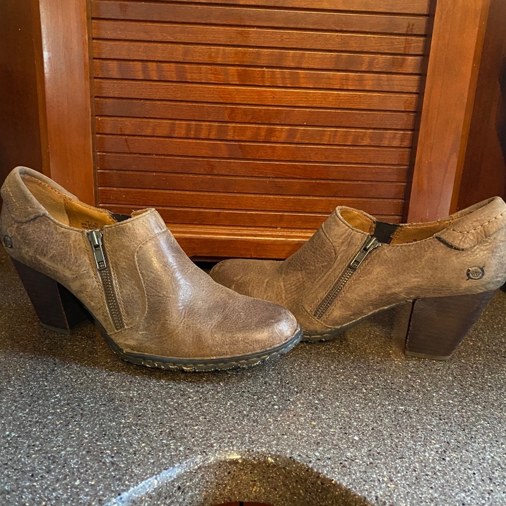 Born leather zip up booties 10